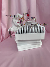 Load image into Gallery viewer, SWAN HAIR CLIP
