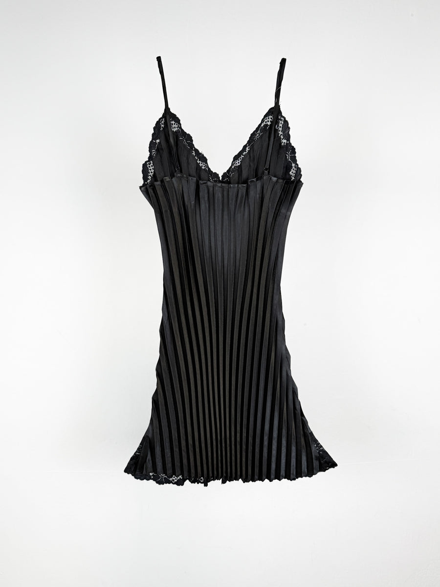 BLACK PLEATED DRESS